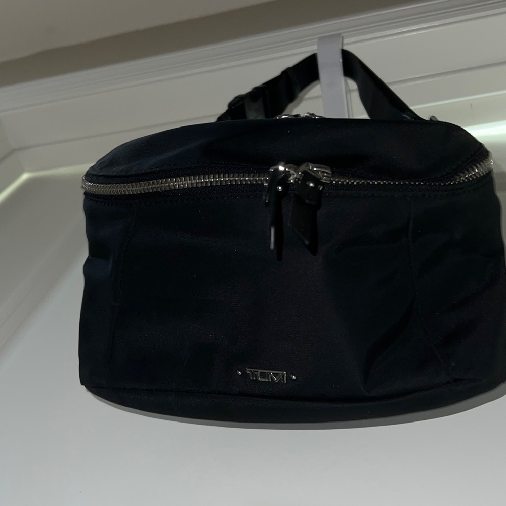Tumi Voyageur Sling/Crossbody/Waist bag Black/Silver